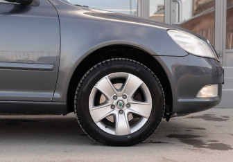 Подержанный автомобиль Skoda Octavia Liftback 2012 года (9 фото)