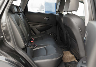 Подержанный автомобиль Nissan Qashqai 2007 года (17 фото)