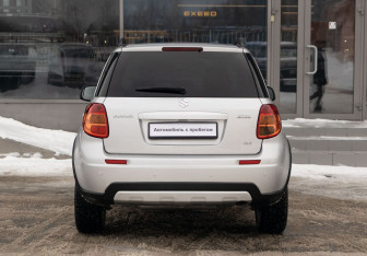 Подержанный автомобиль Suzuki SX4 Hatchback 2013 года (6 фото)