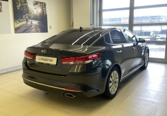 Подержанный автомобиль Kia K5 2017 года (4 фото)