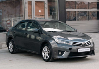 Подержанный автомобиль Toyota Corolla Sedan 2013 года (3 фото)