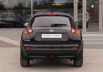 Подержанный автомобиль Nissan Juke 2012 года (6 фото)