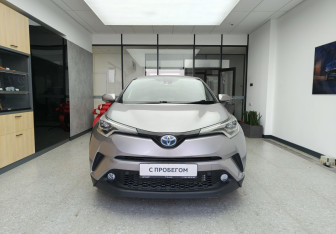 Подержанный автомобиль Toyota C-HR 2018 года (2 фото)