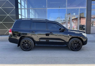 Подержанный автомобиль Toyota Land Cruiser Suv 2008 года (2 фото)