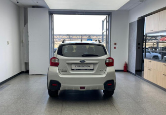 Подержанный автомобиль Subaru XV 2014 года (6 фото)