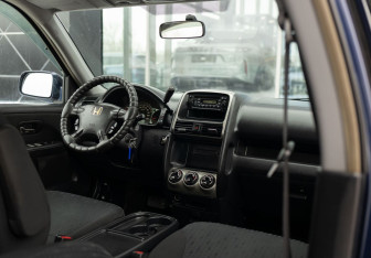 Подержанный автомобиль Honda CR-V 2006 года (10 фото)