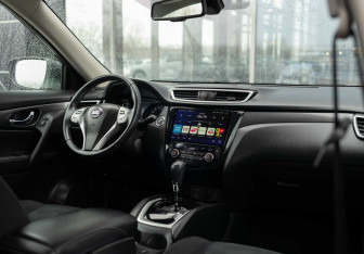 Подержанный автомобиль Nissan X-Trail 2016 года (10 фото)