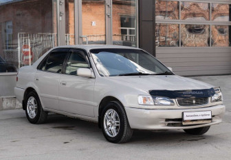 Подержанный автомобиль Toyota Corolla Sedan 2000 года (3 фото)