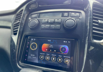 Подержанный автомобиль Toyota Kluger 2001 года (13 фото)