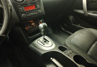 Подержанный автомобиль Nissan Qashqai 2011 года (14 фото)