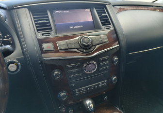 Подержанный автомобиль Infiniti QX80 2016 года (12 фото)