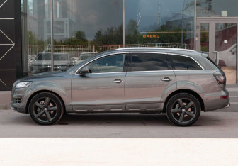 Подержанный автомобиль Audi Q7 2014 года (8 фото)