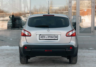 Подержанный автомобиль Nissan Qashqai 2011 года (6 фото)
