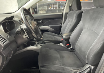 Подержанный автомобиль Mitsubishi Outlander 2008 года (7 фото)