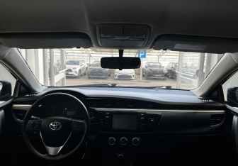 Подержанный автомобиль Toyota Corolla Sedan 2014 года (9 фото)