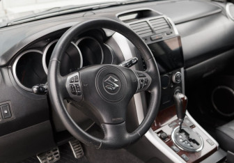 Подержанный автомобиль Suzuki Grand Vitara 2007 года (11 фото)