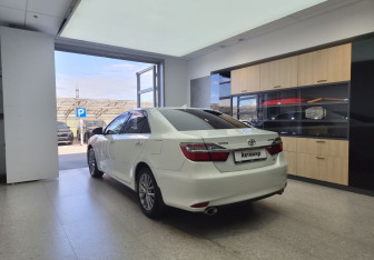 Подержанный автомобиль Toyota Camry Sedan 2016 года (6 фото)