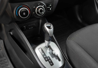 Подержанный автомобиль Kia Rio Hatchback 2015 года (15 фото)
