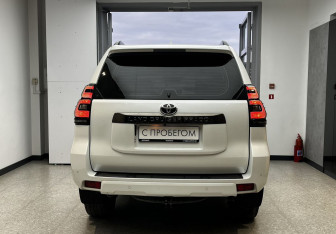 Подержанный автомобиль Toyota Land Cruiser Prado 2020 года (5 фото)