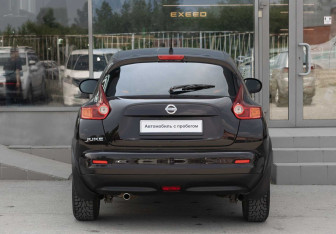 Подержанный автомобиль Nissan Juke 2013 года (6 фото)