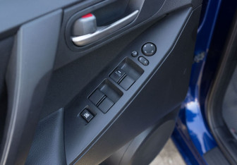 Подержанный автомобиль Mazda 3 Sedan 2013 года (17 фото)