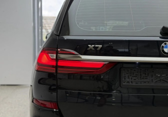 Подержанный автомобиль BMW X7 2019 года (10 фото)