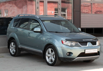 Подержанный автомобиль Mitsubishi Outlander 2007 года (3 фото)