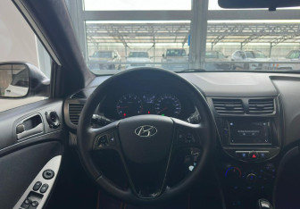 Подержанный автомобиль Hyundai Solaris Sedan 2015 года (12 фото)