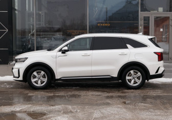 Подержанный автомобиль Kia Sorento 2021 года (8 фото)