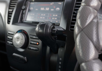 Подержанный автомобиль Mazda Biante 2009 года (14 фото)