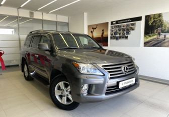 Подержанный автомобиль Lexus LX 2015 года (3 фото)