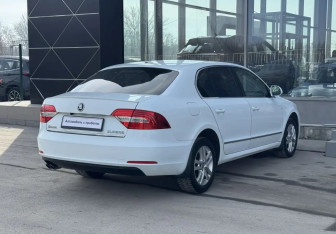 Подержанный автомобиль Skoda Superb Liftback 2014 года (3 фото)