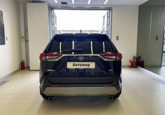 Подержанный автомобиль Toyota RAV4 2021 года (5 фото)