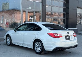 Подержанный автомобиль Subaru Legacy Sedan 2018 года (7 фото)