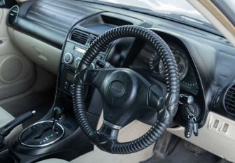 Подержанный автомобиль Toyota Altezza Sedan 2002 года (14 фото)