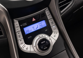 Подержанный автомобиль Hyundai Avante Sedan 2011 года (15 фото)