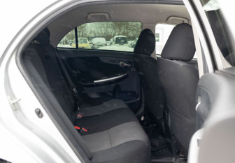 Подержанный автомобиль Toyota Corolla Sedan 2013 года (19 фото)