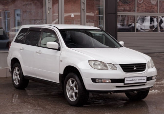 Подержанный автомобиль Mitsubishi Airtrek 2002 года (3 фото)