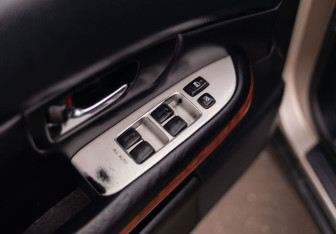 Подержанный автомобиль Lexus RX 2005 года (20 фото)