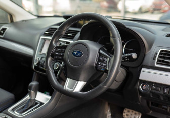 Подержанный автомобиль Subaru Levorg 2014 года (11 фото)
