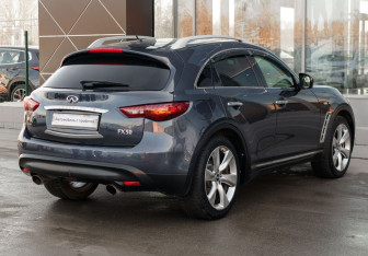 Подержанный автомобиль Infiniti FX 2008 года (5 фото)