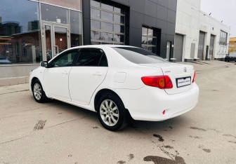 Подержанный автомобиль Toyota Corolla Sedan 2009 года (7 фото)