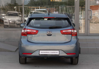 Подержанный автомобиль Kia Rio Hatchback 2015 года (6 фото)