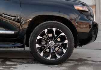 Подержанный автомобиль Toyota Land Cruiser Suv 2012 года (9 фото)