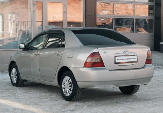 Подержанный автомобиль Toyota Corolla Sedan 2001 года (7 фото)