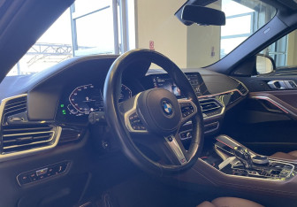 Подержанный автомобиль BMW X6 2021 года (9 фото)
