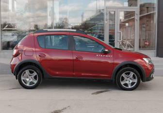 Подержанный автомобиль Renault Sandero 2020 года (4 фото)