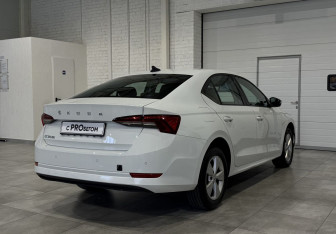 Подержанный автомобиль Skoda Octavia Liftback 2021 года (4 фото)