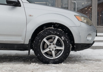 Подержанный автомобиль Mitsubishi Outlander 2007 года (9 фото)