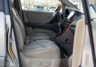Подержанный автомобиль Lexus RX 2000 года (18 фото)